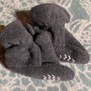 HB adjustable fleece slipper booties